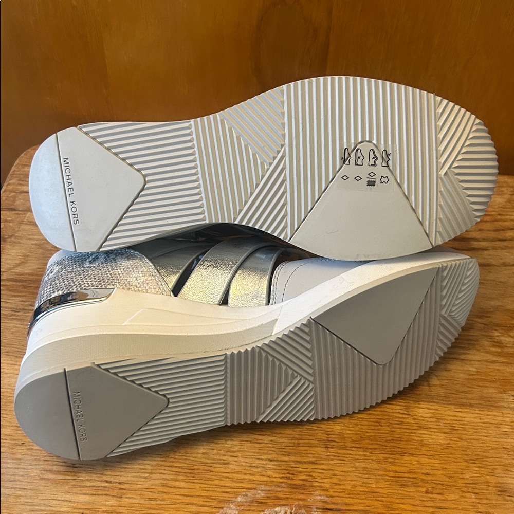 *NEW* Michael Kors Silver Sneakers - Picture 2 of 6